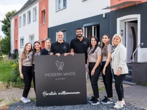 Team der Zahnarztpraxis Modern White in Duisburg-Vierlinden